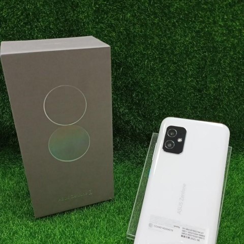 ASUS Zenfone 8